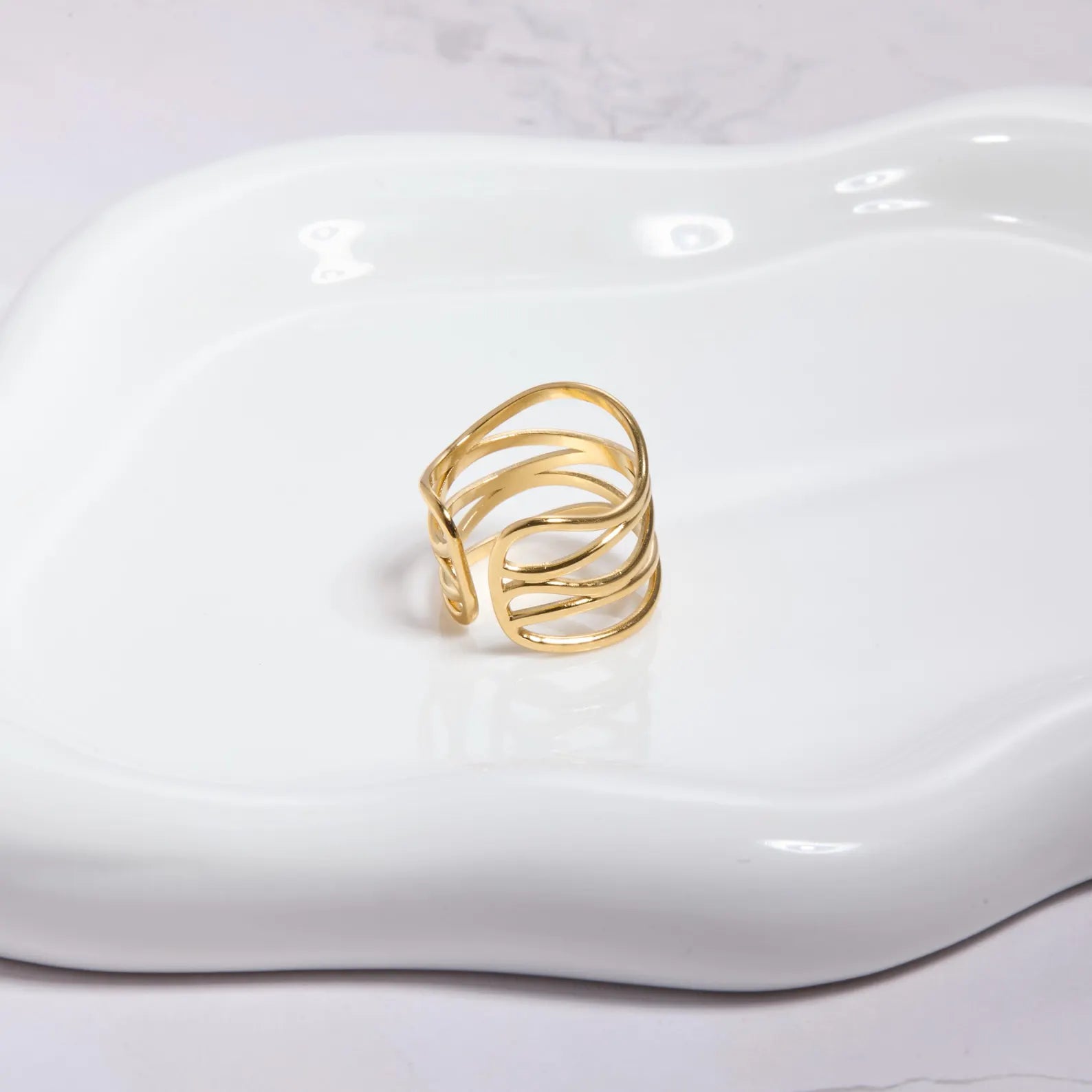 Criss-Cross Ring